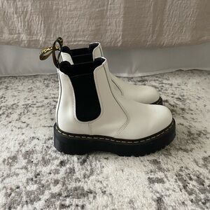 Dr. Martens 2976 Platform white Chelsea Boot